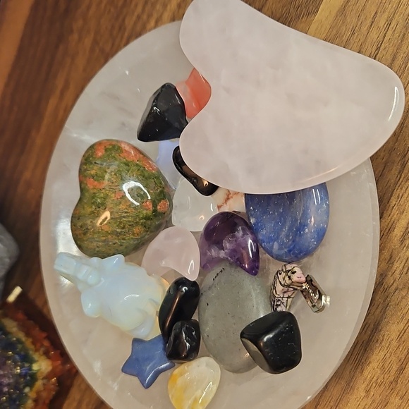 Rose Quartz Gua Sha Facial Tool - Picture 4 of 7